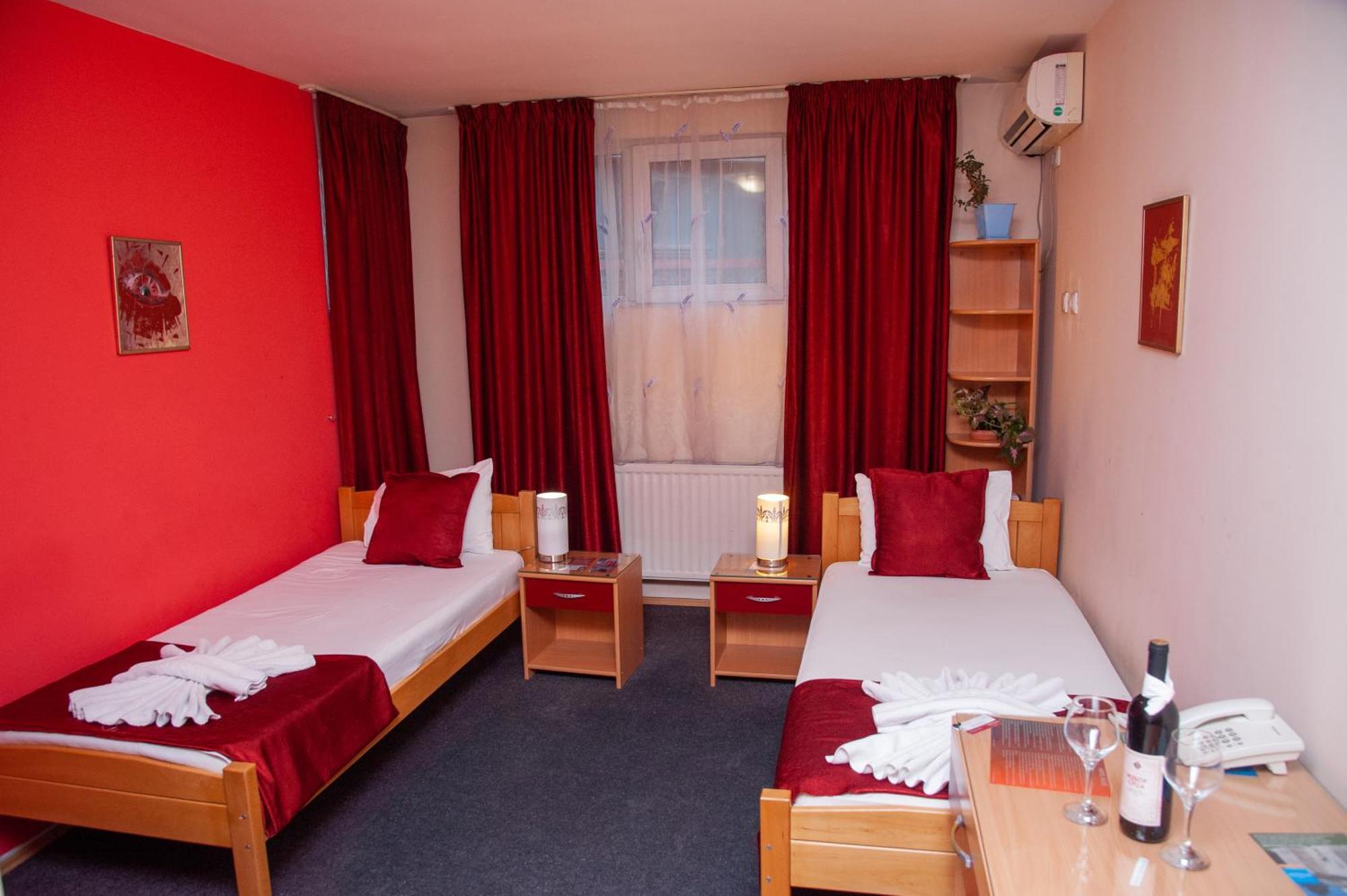 Hotel North City Titova Mitrovica 外观 照片