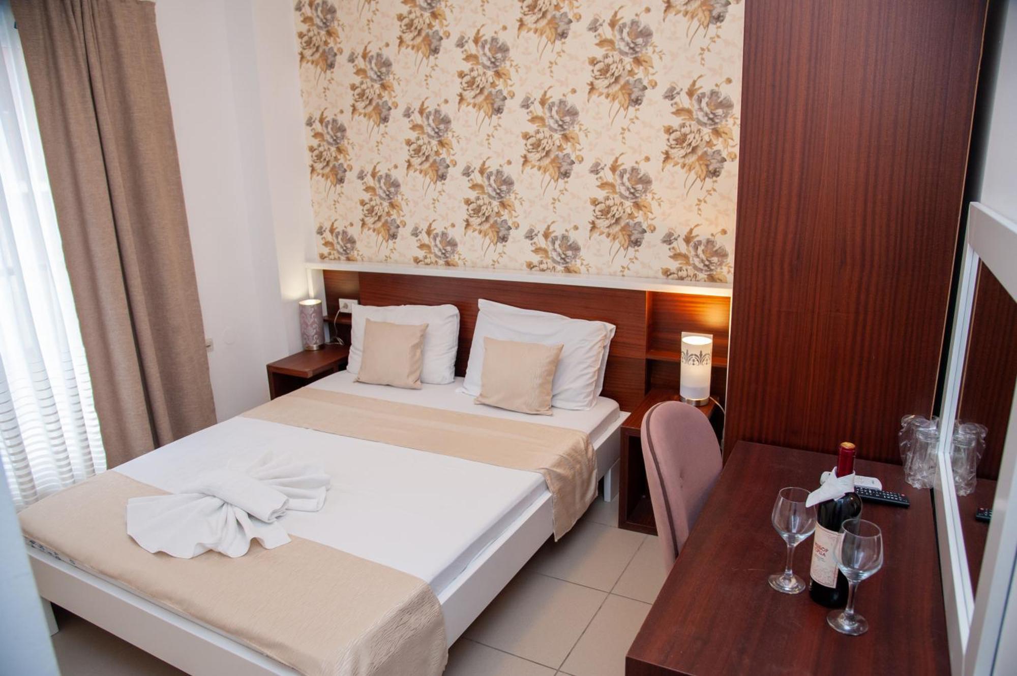 Hotel North City Titova Mitrovica 外观 照片