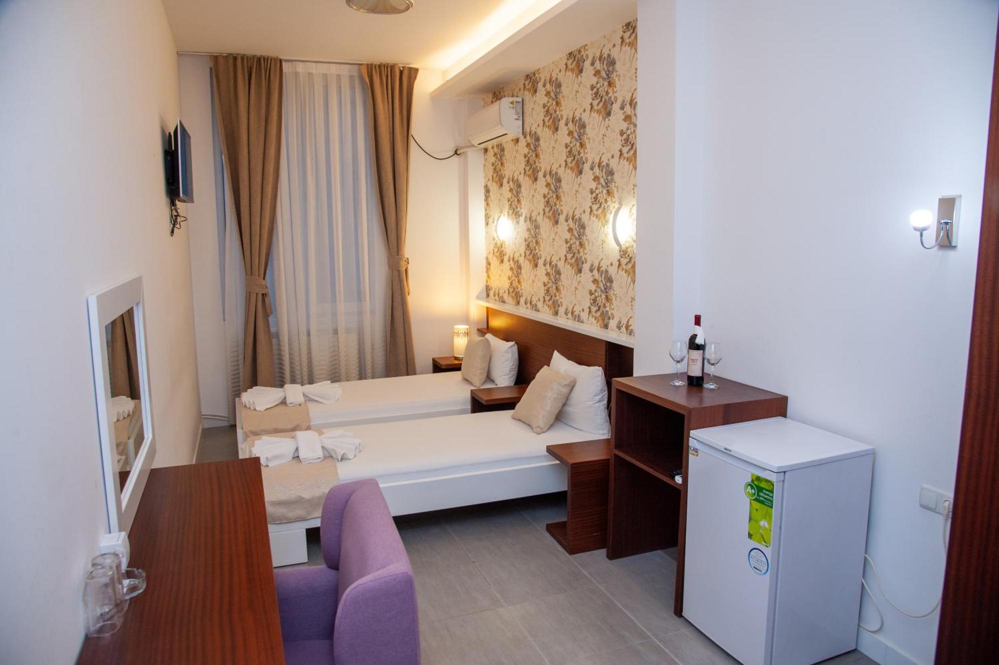 Hotel North City Titova Mitrovica 外观 照片