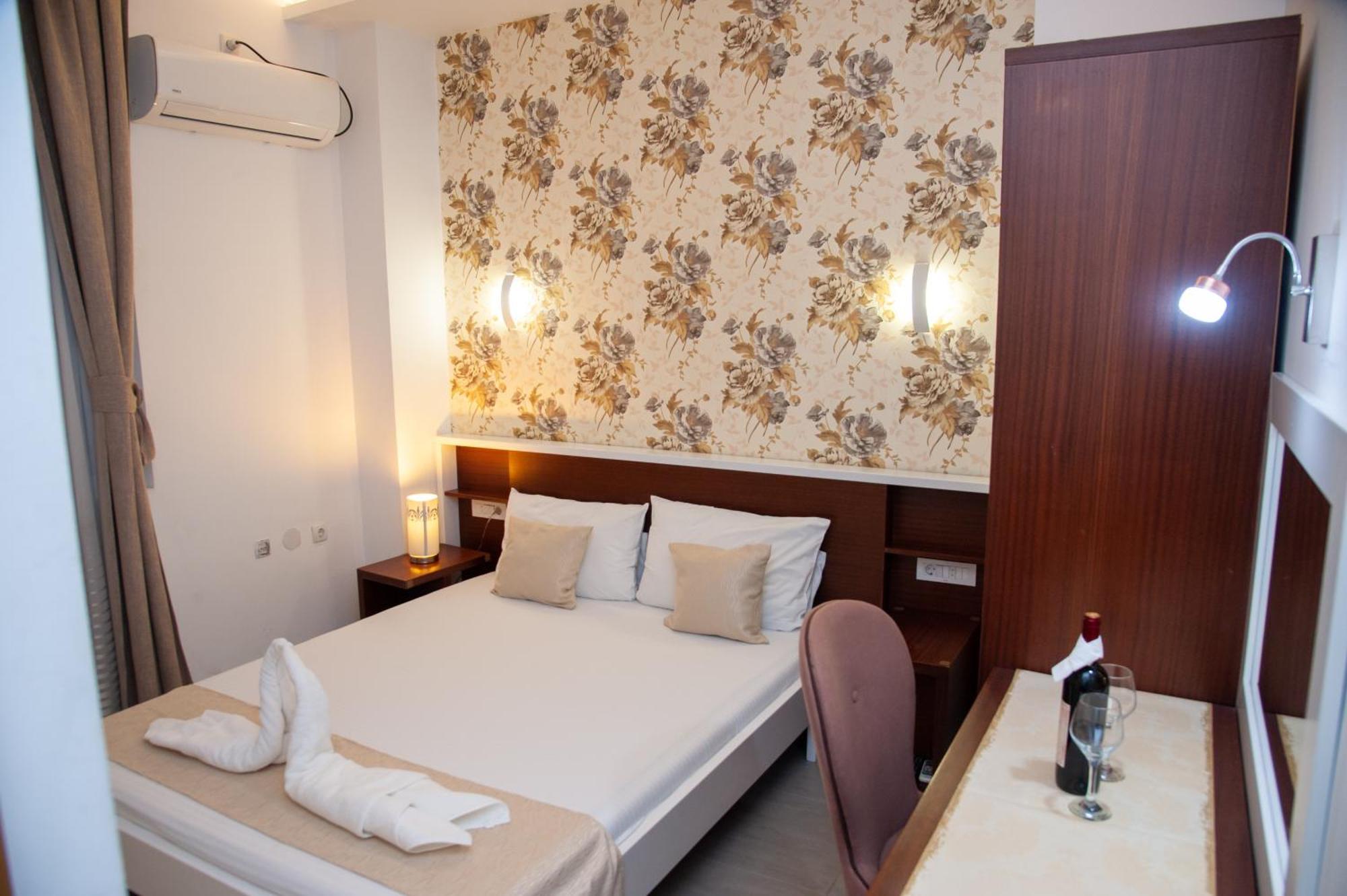 Hotel North City Titova Mitrovica 外观 照片