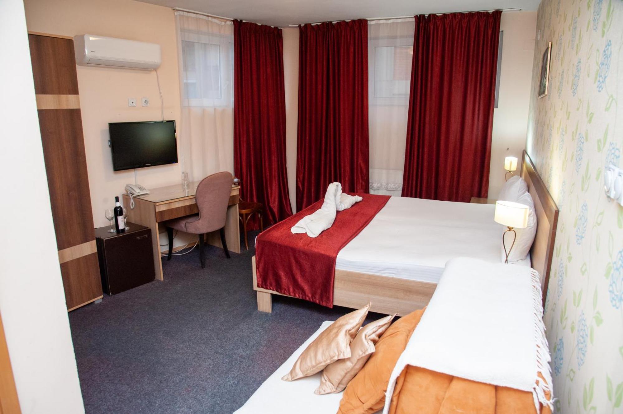 Hotel North City Titova Mitrovica 外观 照片