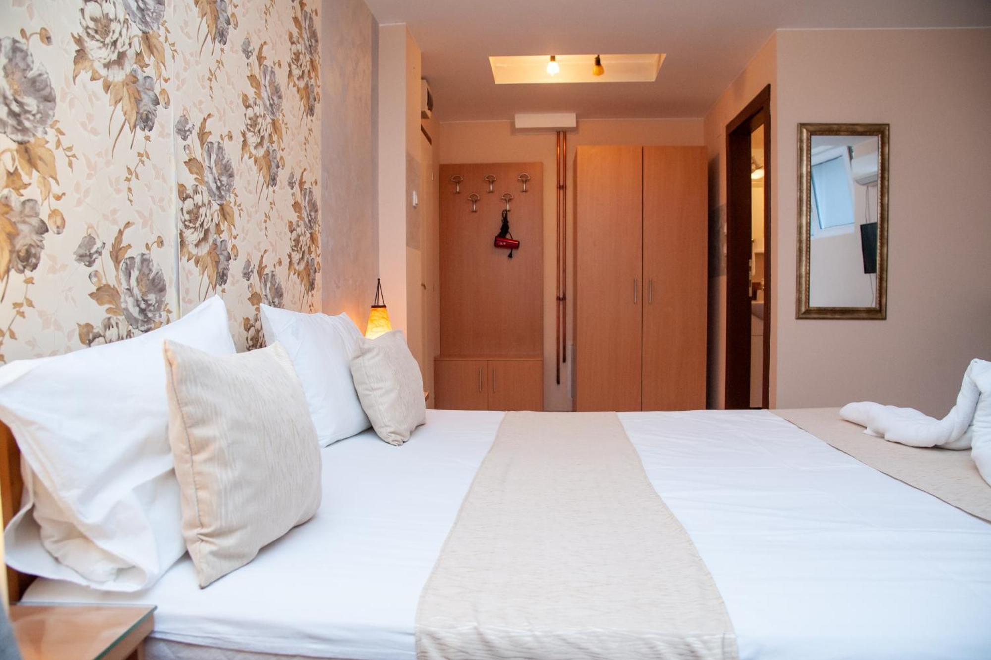 Hotel North City Titova Mitrovica 外观 照片